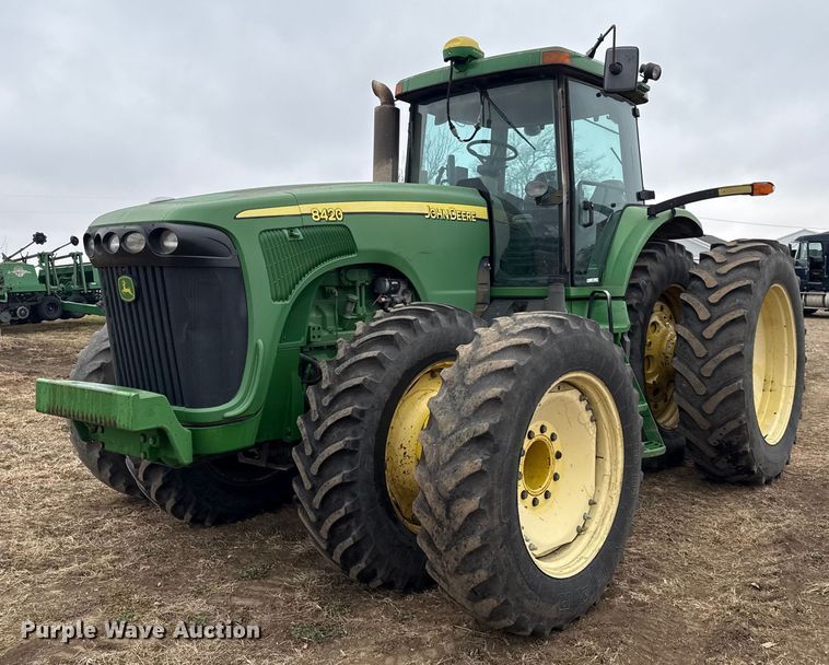 2002 John Deere 8420 MFWD tractor - EN0204