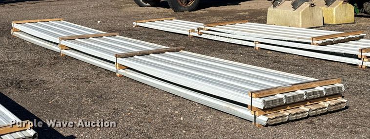 (70) sheets of metal siding/roofing - EP2814
