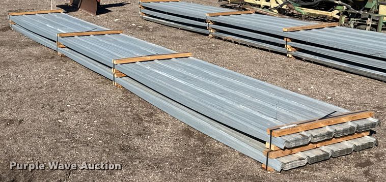 (70) sheets of metal siding/roofing - EP2821