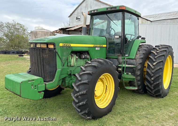 1995 John Deere 8200 MFWD tractor - EU7161