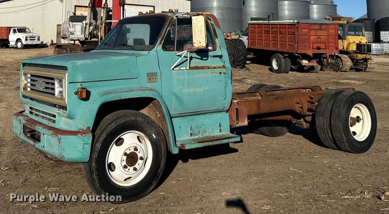 1973 Chevrolet C60 truck cab and chassis - FB0573