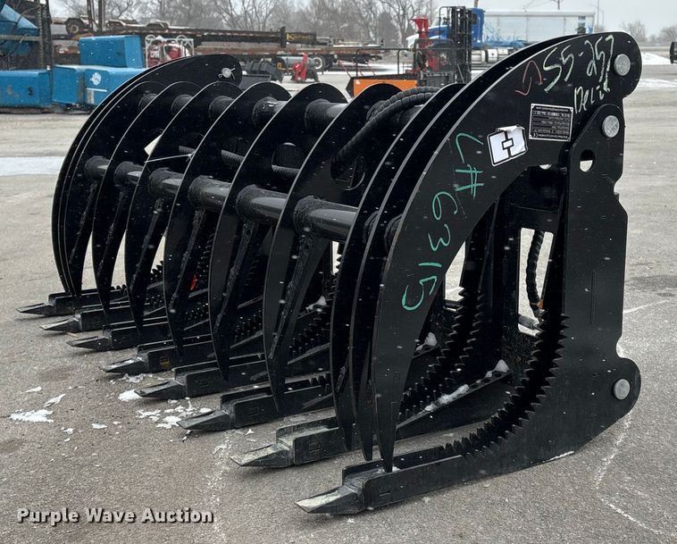 2025 Giyi CLG72 skid steer grapple bucket - FG2611