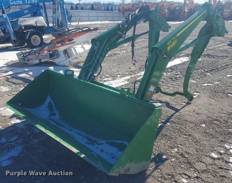 2023 John Deere 440R loader - YA2169