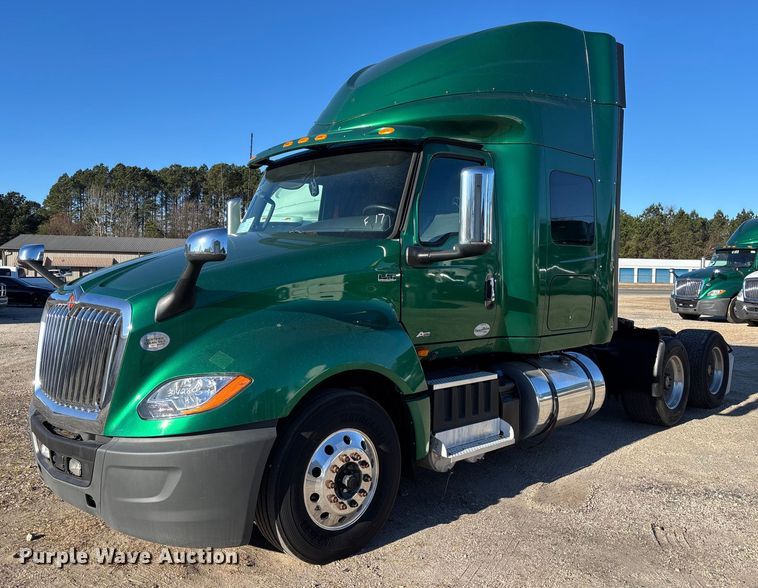 2020 International LT625 semi truck - DU0366