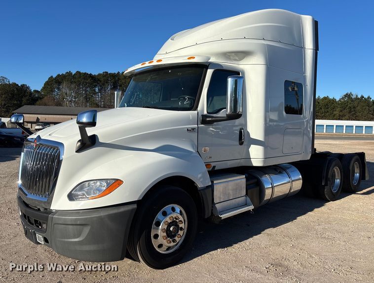 2020 International LT625 semi truck - DU0367