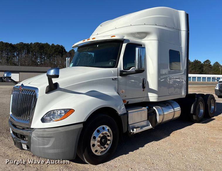 2020 International LT625 semi truck - DU0368