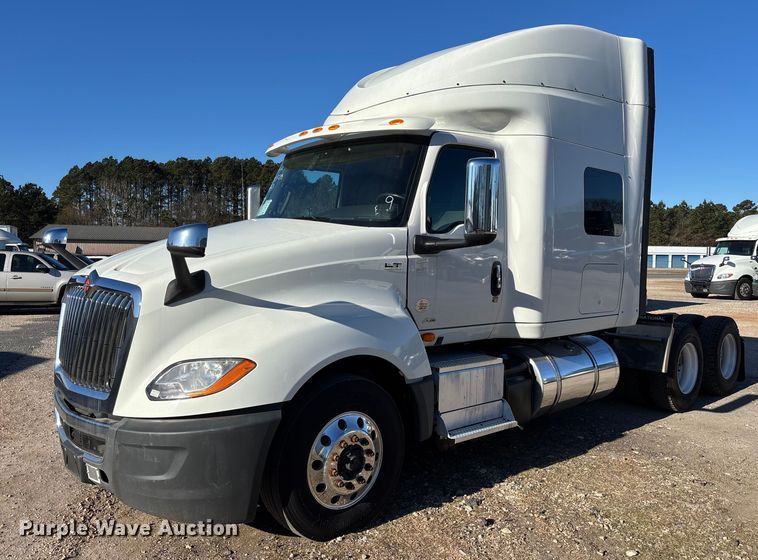 2020 International LT625 semi truck - DU0369