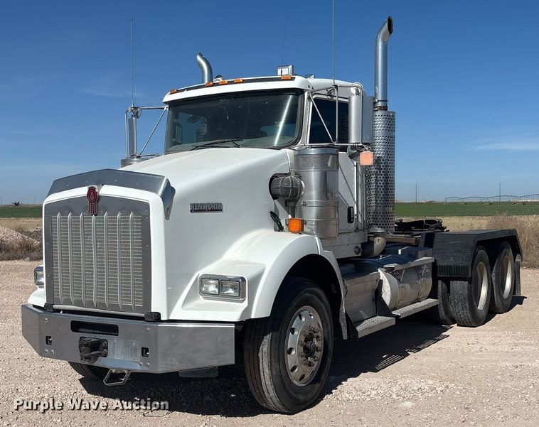 2017 Kenworth  glider kit semi truck - DV6662