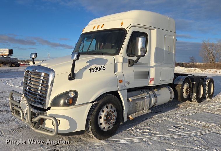 2015 Freightliner Cascadia semi truck - EB1259