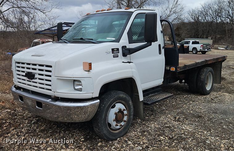 2003 Chevrolet C4500 flatbed truck - EO4930
