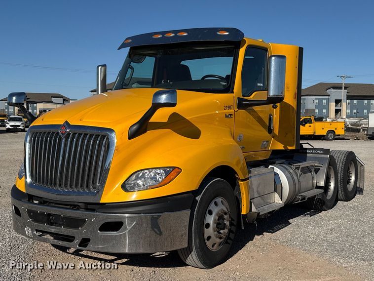 2021 International LT625 semi truck - ES5706