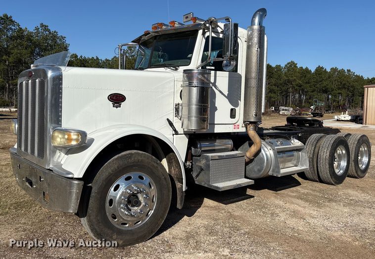 2009 Peterbilt 388 semi truck - ES8524