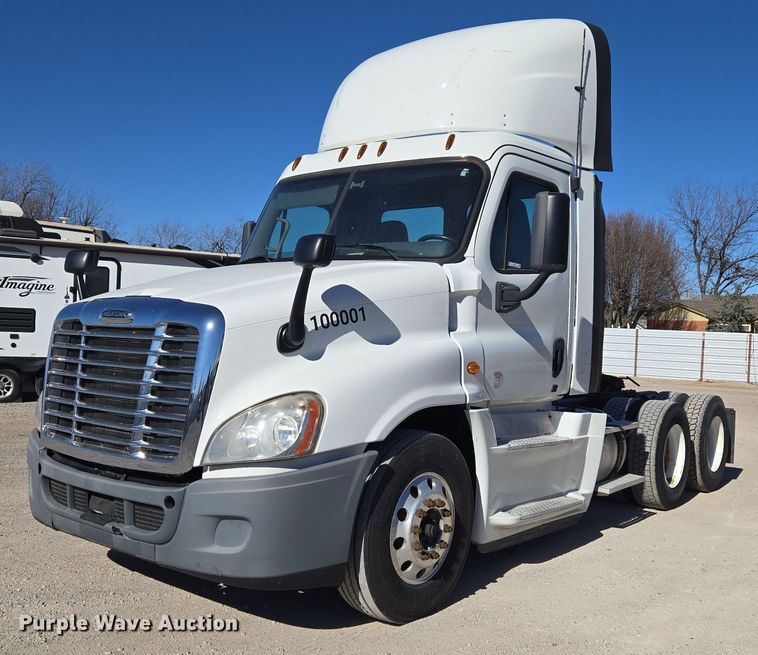 2017 Freightliner Cascadia semi truck - ET1171