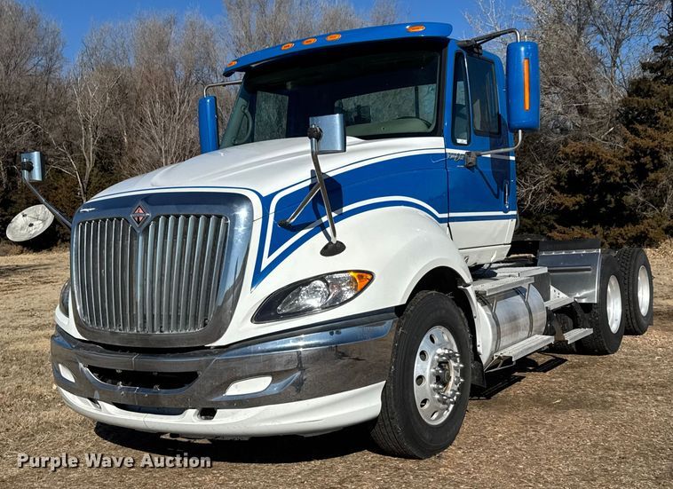 2010 International Prostar Premium semi truck - ET4380