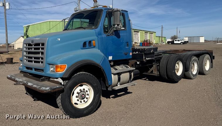 2007 Sterling L8500 Series truck cab and chassis - EU6359