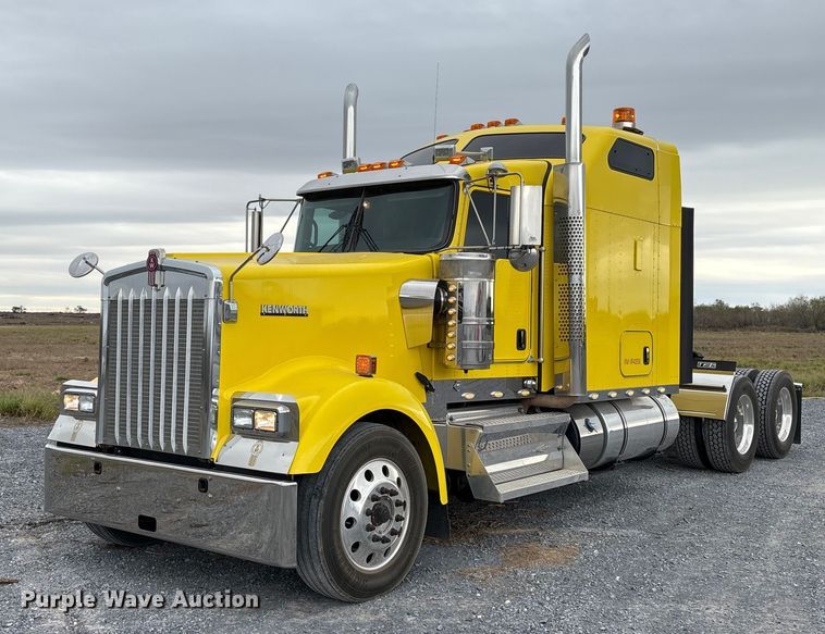 2021 Kenworth W900 semi truck - EU7064
