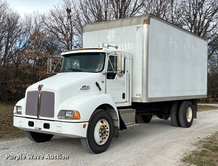 2005 Kenworth T300 box truck - FG0021