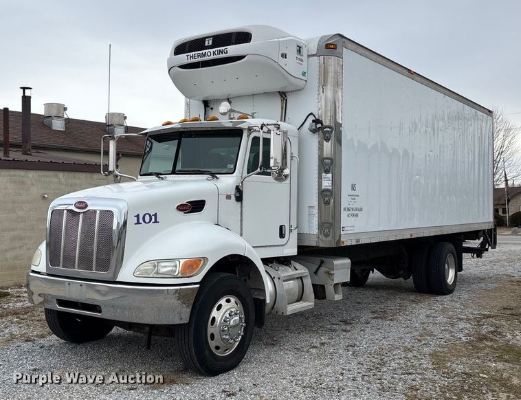 2007 Peterbilt PB335 refrigerated truck - FG0026