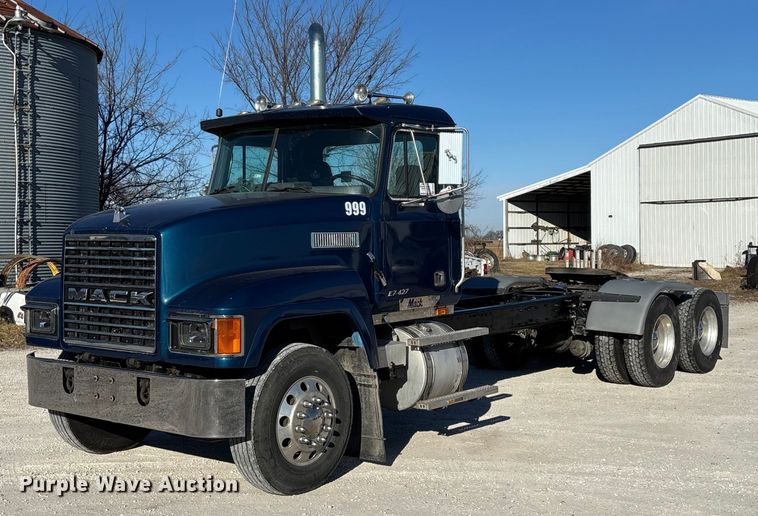 1999 Mack CH600 semi truck - FG0028
