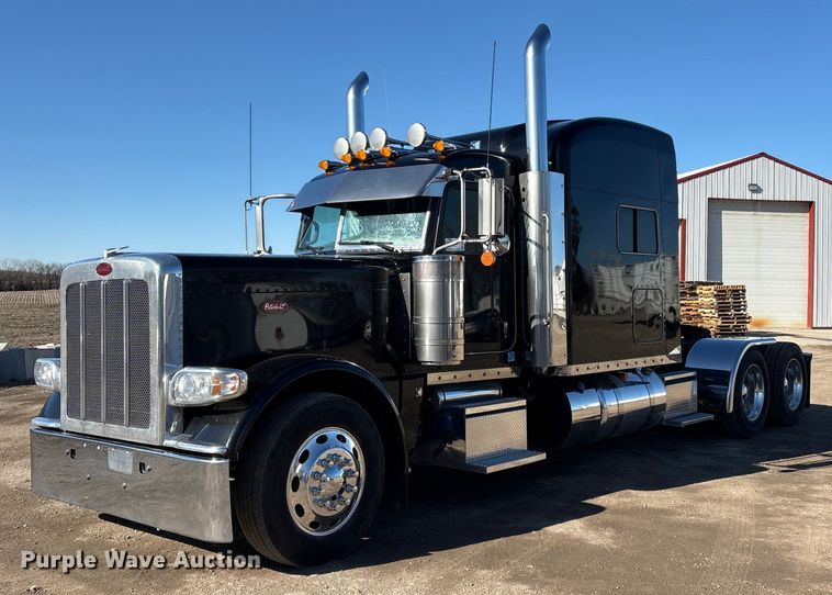 2022 Peterbilt 389 semi truck - FG2543