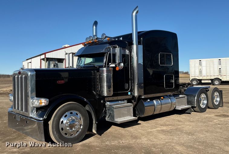 2022 Peterbilt 389 semi truck - FG2544