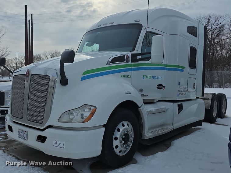 2019 Kenworth T680 semi truck - FI0817