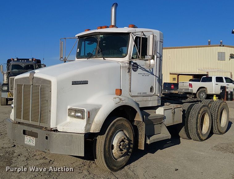 1994 Kenworth T800 semi truck - FK0827