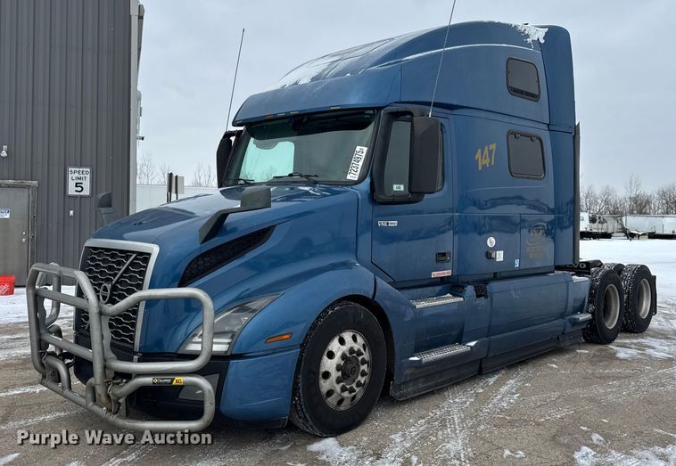 2020 Volvo VNL semi truck - YA1367