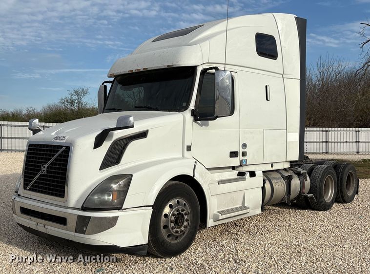 2016 Volvo VNL semi truck - YA1388