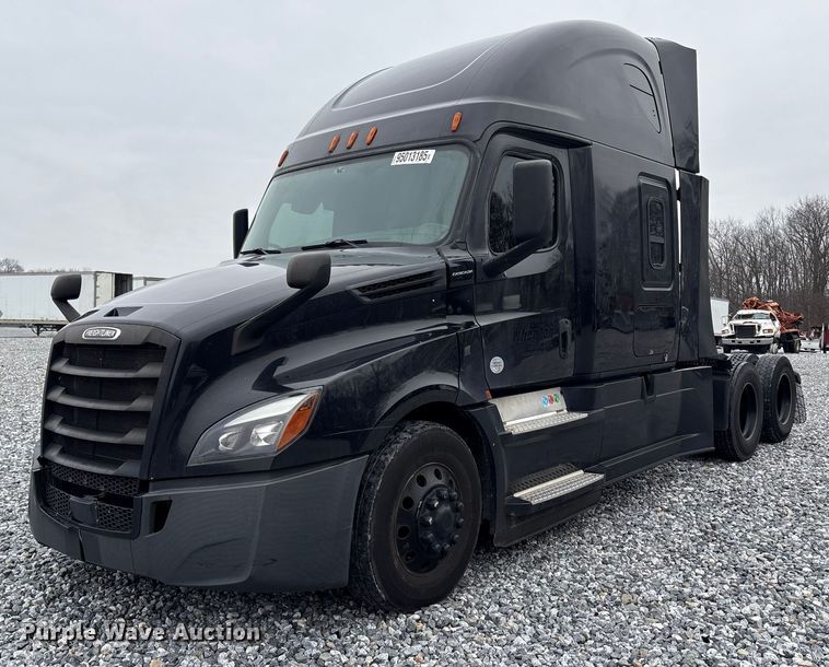 2020 Freightliner Cascadia 126 semi truck - YA1690