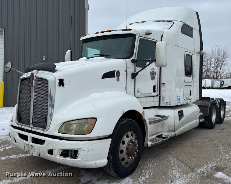 2016 Kenworth T660 semi truck - YA1692