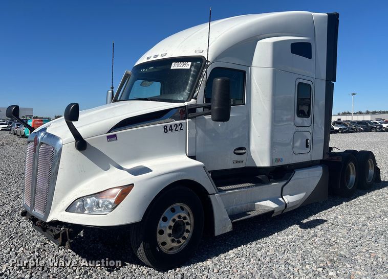 2023 Kenworth T680 semi truck - YA1785