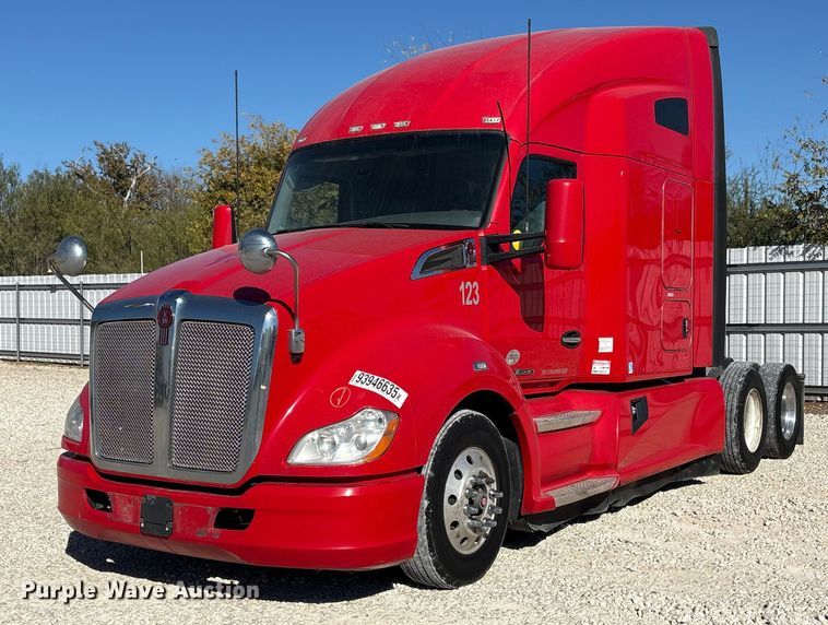 2019 Kenworth T680 semi truck - YA1787