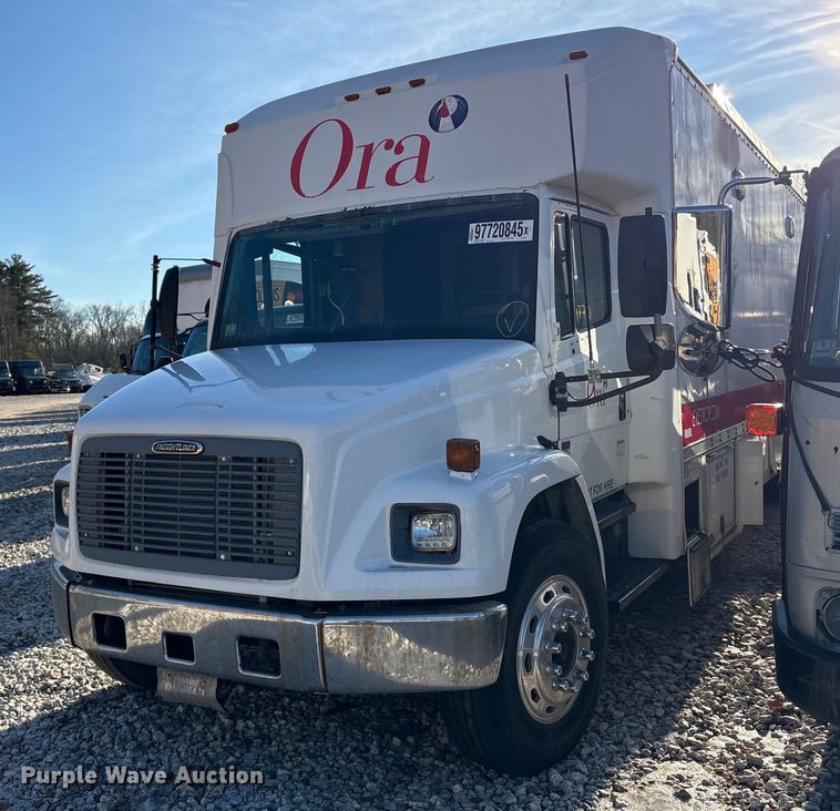 2001 Freightliner FL70 mobile medical unit - YA1815