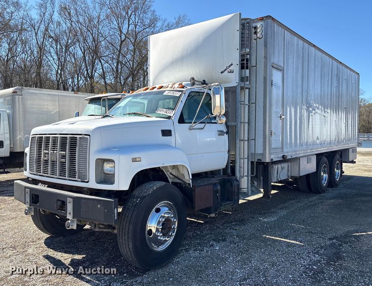 2002 GMC C7000 communications truck - YA1969