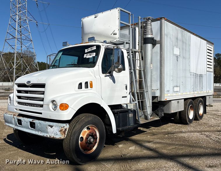 2001 Sterling L-Line communications truck - YA1970