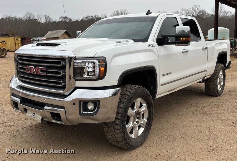 2018 GMC Sierra 2500 Crew Cab pickup truck - DR2839