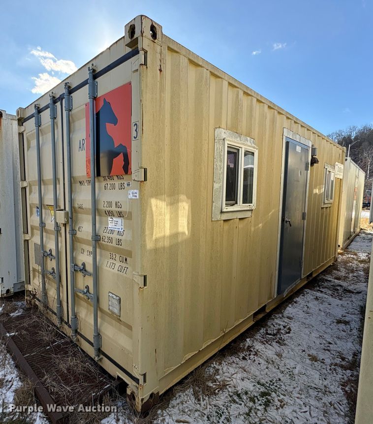 2010 mobile laundry container - DT2833
