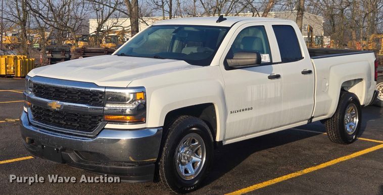 2018 Chevrolet Silverado 1500 Ext. Cab pickup truck - DU2671