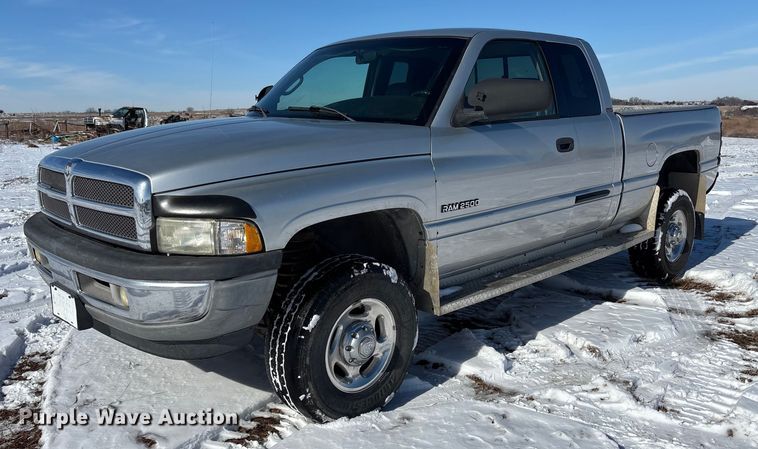 2001 Dodge Ram 2500 Ext. Cab pickup truck - DU6976