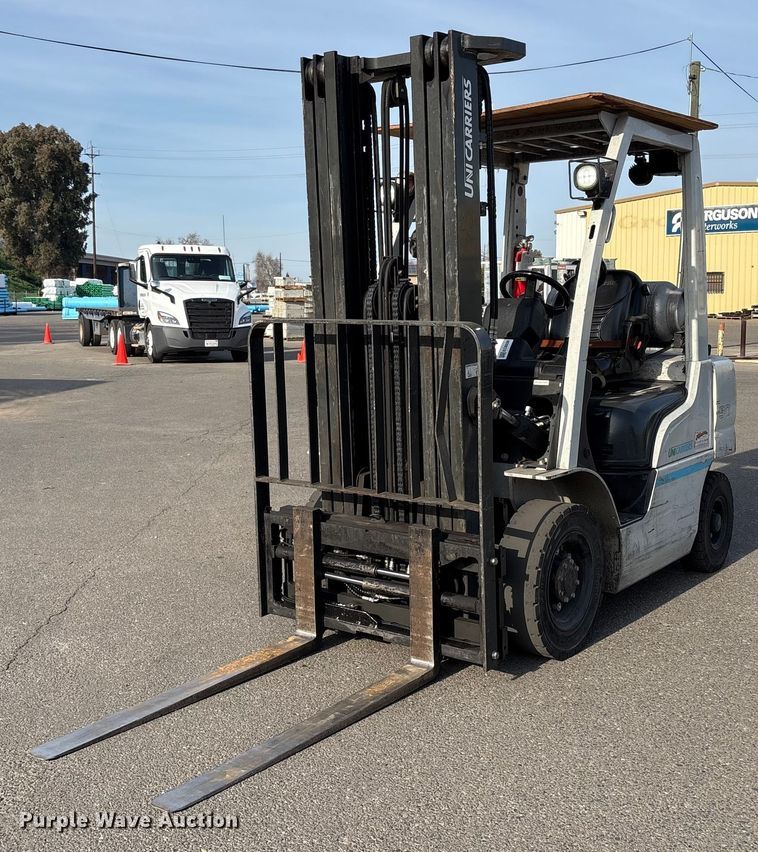 2017 UniCarriers PF50 forklift - EC8226