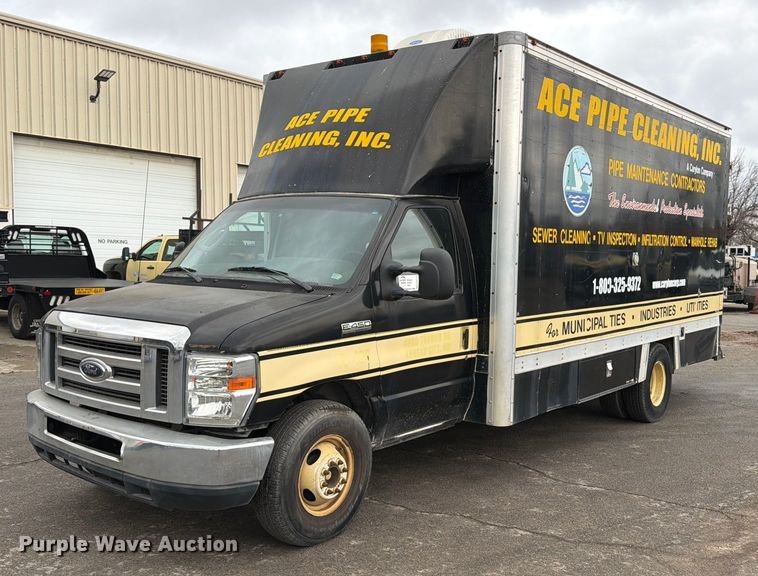 2009 Ford E450 Super Duty delivery van - ED5112
