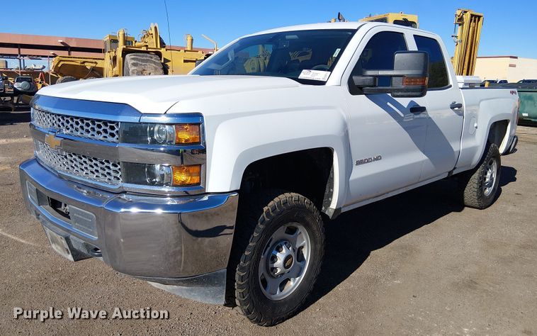 2019 Chevrolet Silverado 2500HD Ext. Cab pickup truck - EE5111