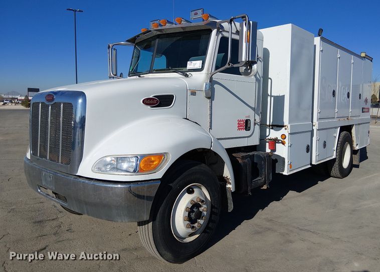 2007 Peterbilt 335 utility / service truck - EE5149