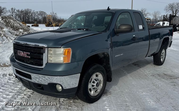2011 GMC Sierra 2500HD Ext. Cab pickup truck - EF2370