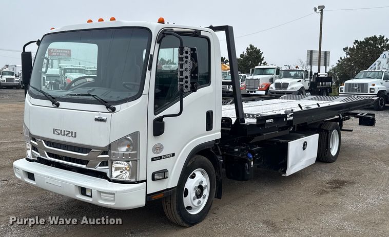 2022 Isuzu NRR rollback truck - EG1828