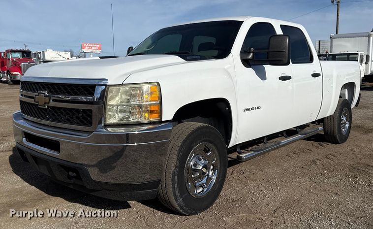 2011 Chevrolet 2500HD Crew Cab pickup truck - EG1857