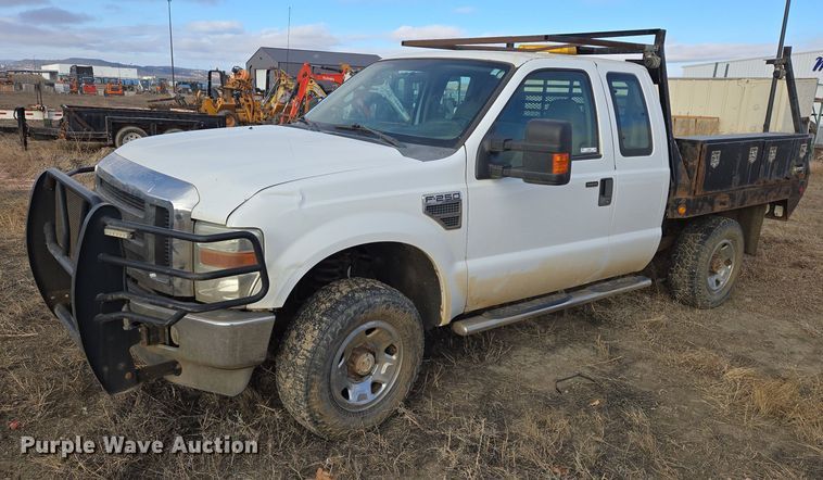2008 Ford F250 Ext. Cab flatbed pickup truck - ES2802