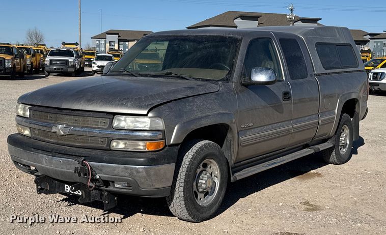 1999 Chevrolet Silverado 2500 Ext. Cab pickup truck - ES5702