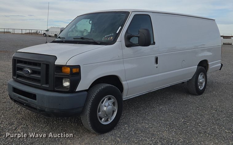 2013 Ford E350 van - ET1130